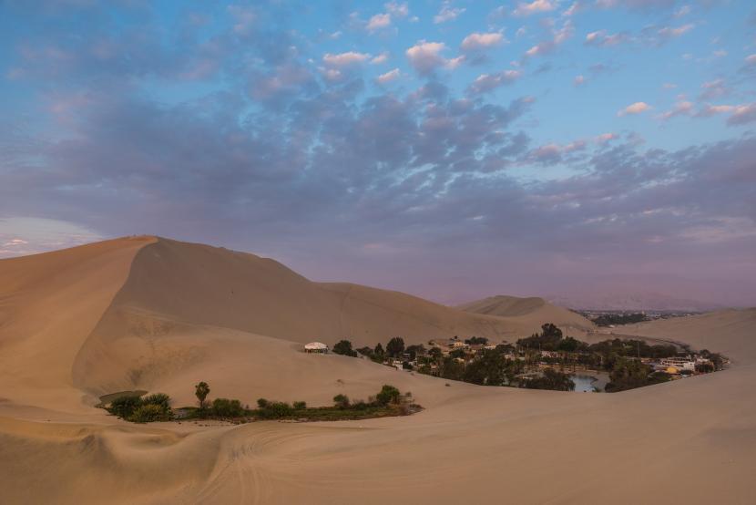 midden in de woestijn van Peru » Reismeisje